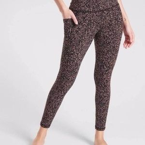 Athleta SALUTATION STASH POCKET II GRAVEL 7/8 TIGHT Size L